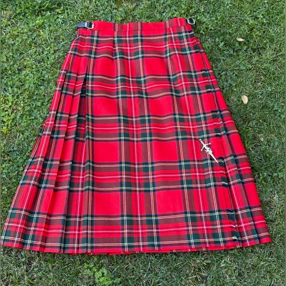 O’Neil of Dublin Dresses & Skirts - NWOT O'Neil of Dublin Royal Stewart kilt with Rampant Lion kilt pin - US size 10
